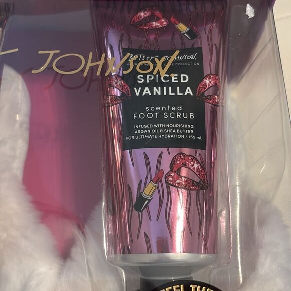 BetseyJohnson set: foot lotion, foot scrub, body butter and comfy slippers - Picture 4 of 8